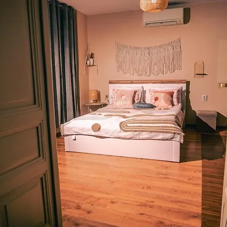 Dream Hill Nest-boho Vintage Hideaway *