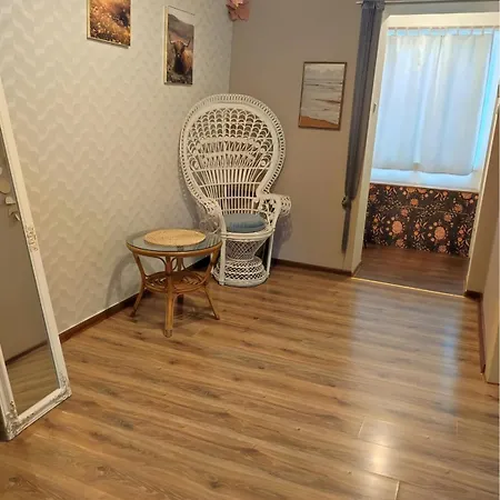 Dream Hill Nest-boho Vintage Hideaway *