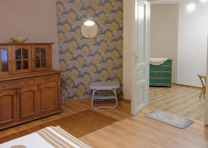 Dream Hill Nest-boho Vintage Hideaway *